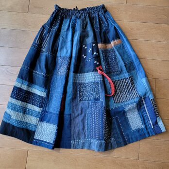 着物リメイク　古布　手作り　BORO 型染め　かすり　藍無地　　刺し子　スカートの画像
