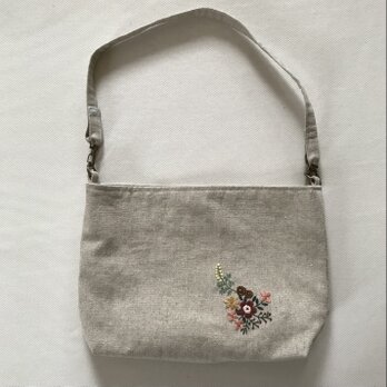 リネン生地　花の刺繍のワンハンドルバッグ　ショルダーバッグ　取り外しのできるベルトの画像