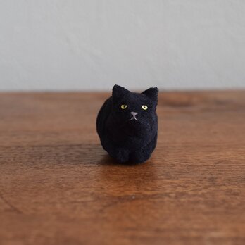 革のオブジェ　黒猫　香箱座りの画像