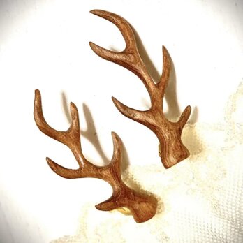 鹿の角モチーフのイヤリング(屋久杉の木)の画像
