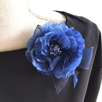 ブルーリボン付き薔薇