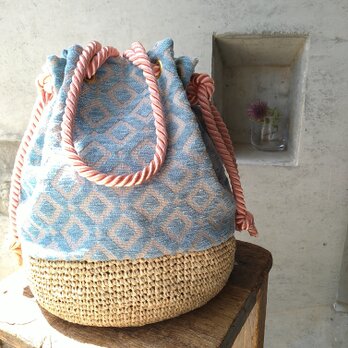 ラフィアとインポートファブリックの　Rope Drawstring Bag（Salmonpink）の画像