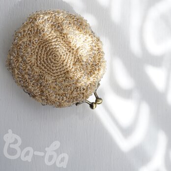 ばあば作、ビーズ入り松編み・まるまるがま口（beige・C1570）の画像