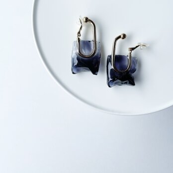 GYU/oval(M) earring/navy×goldの画像