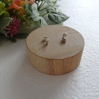 コロンとしたプチピアス