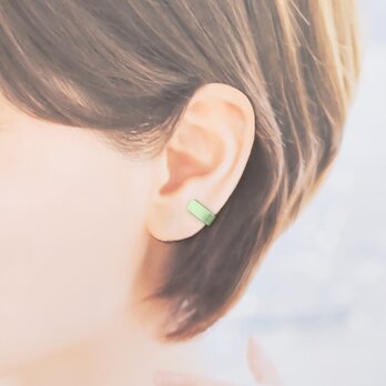 〈軽い〉〈痛くない〉〈挟むだけ〉ライトグリーンフラットIラインイヤーカフ・イヤークリップ〈長さ約10㎜幅約5㎜〉(片耳用)