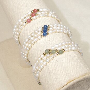 本真珠（淡水パール）の3連ブレスレット（ブルーは売り切れ、2色から1色を選択、ホワイト、水晶（染め）、フリーサイズ）の画像