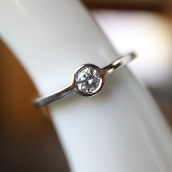 ラウンドダイヤモンド指輪の画像