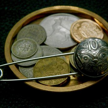 ＃B76 New Zealand Coin Broochの画像