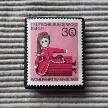 ドイツ　人形切手ブローチ　8084の画像