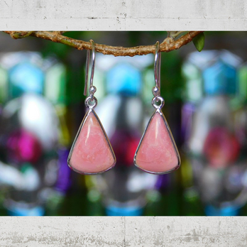 ピンクオパールの耳飾り-さんかく-の画像