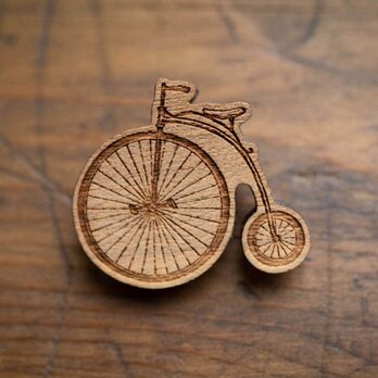 【木ｔｃｈ】クルミの木・ブローチ traveling bicycle（旅する自転車）の画像