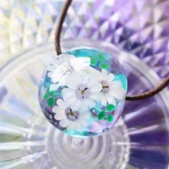 時計草のとんぼ玉ガラスペンダント　金箔入りの画像