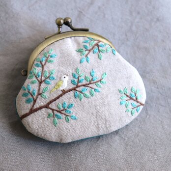 【受注生産】手刺繍の丸がま口『樹と小鳥』の画像