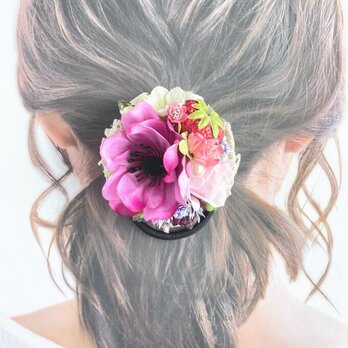 ピンクのアネモネと苺のヘアゴム　お花　ヘアゴム　髪飾り　ナチュラル　イチゴ　リネン　お出掛け　ヘアアクセサリーの画像