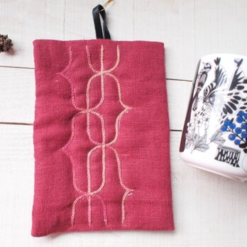 アイヌ刺繍の鍋つかみ　リネンのラズベリーに糸柿渋染を重ねたピンクグラデーションの画像