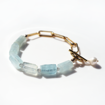 ミルキーアクアマリンと真珠のサージカルステンレス・マンテルブレスレット　～Lagoonの画像