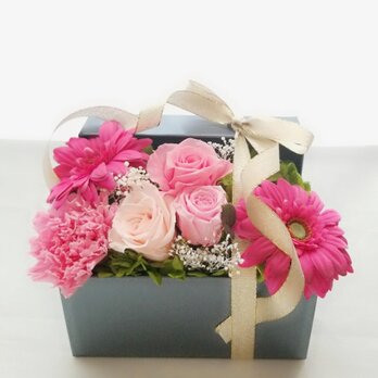 【フラワーボックス】プリザーブドフラワー お祝い ガーベラ カーネーション ローズ 花 誕生日の画像