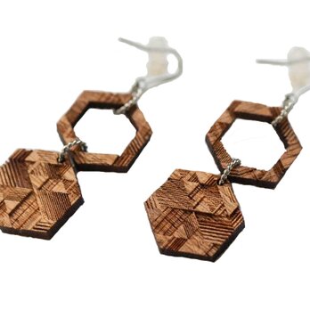 【木ｔｃｈ】クルミの木・ピアス（ハング）honeycomb / ハニカムの画像