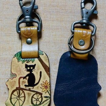 　猫のデザイン　レザークラフト　自転車猫、キーホルダー　CATWALK  OIKAWAの画像