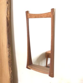 小さな棚付き掛け鏡　マコーレの画像