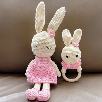 ⭐︎ お買得セット⭐︎あみぐるみ 編みぐるみ うさぎ ラトル 出産祝い 女の子 おもちゃ 編み 子供 誕生日 孫の画像