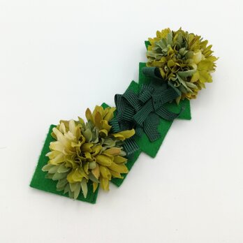 【お花のブローチ】ブローチ・長め・珍しい・個性的・おしゃれ・緑・グリーン・フラワー・お花～襟元や帽子を彩る大きめブローチの画像