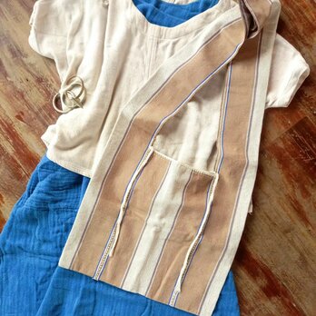 カレン族の手織りショルダーバッグ/ブラウン×ホワイト /草木染めコットン, 手縫い /1点もの /タイ /フェアトレードの画像