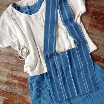 [セール]カレン族の手織りショルダーバッグ/藍 (白ストライプ) /草木染めコットン, 手縫い/1点もの/タイ /フェアトレードの画像