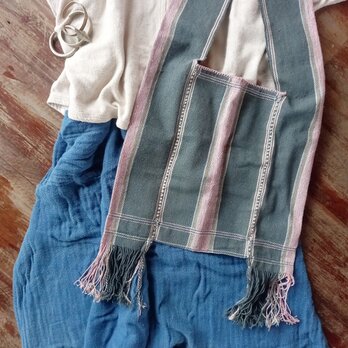 カレン族の手織りショルダーバッグ/藍グレー×ピンク /草木染めコットン, 手縫い/1点もの/タイ /フェアトレードの画像