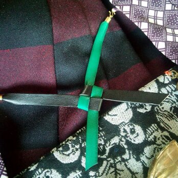 本革羽織紐　 緑+黒色　レザーを縁起の良い叶結びにし着物や浴衣の羽織に！の画像