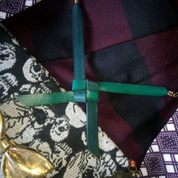 本革羽織紐　青+緑色　レザーを縁起の良い叶結びにし着物や浴衣の羽織に！の画像