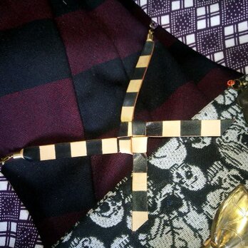 本革羽織紐　黒+ヌメ革色の縞模様　レザーを縁起の良い叶結びにし着物や浴衣の羽織に！の画像