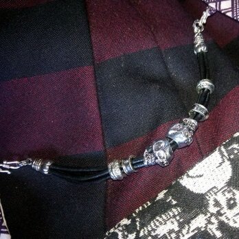 黒本革羽織紐　ドクロ・スカルモチーフシルバー金具使用　着物や浴衣の羽織に！の画像