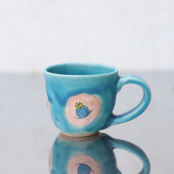 ターコイズブルー釉とピンクの椿のコーヒーカップの画像