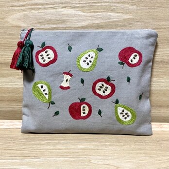 手刺繍＊りんごと洋梨のペタンコポーチの画像