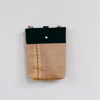帯ショルダー　黒×博多織　こがね　着物帯リメイク　日月堂オリジナル　サコッシュ　ポシェットの画像