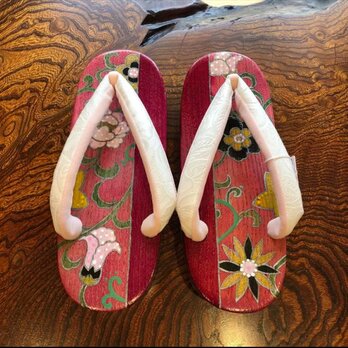 草履の様な下駄 花唐草 Mサイズの画像
