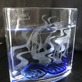 エンゼルフィッシュの花器〜手彫りガラス〜の画像