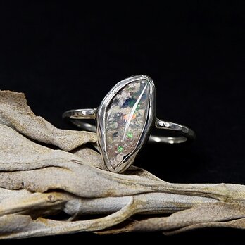 オーストラリア 産　オパールのリング　 槌目　約14号　＊指輪　一点物＊の画像
