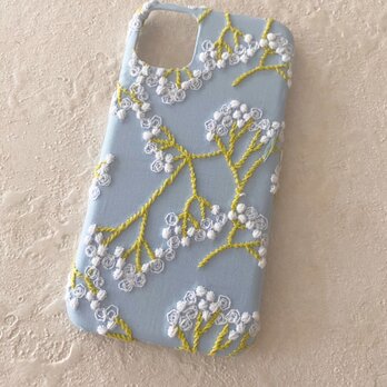 刺繍の可憐なかすみ草　iPhoneケースの画像