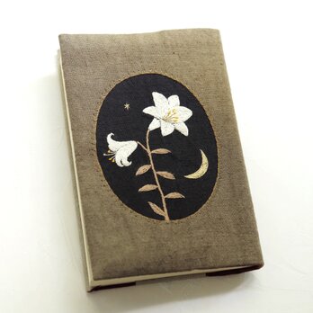 【受注製作】手刺繍のブックカバー『月夜の歌』の画像