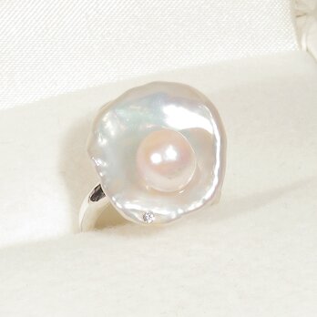 アコヤ真珠と本真珠（淡水パール、バロック）、SV925の指輪（リングサイズ：9号、サイズ変更可、ナチュラルカラー）の画像
