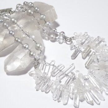 氷柱水晶(クリアクォーツ)と大粒淡水真珠のネックレスの画像