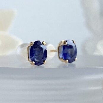 大粒サファイアのスタッド・ピアス（9月の誕生石）の画像