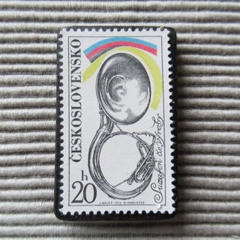 チェコスロバキア　民俗楽器切手ブローチ8200の画像