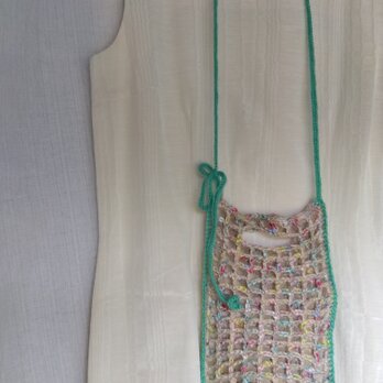 エメラルドグリーンふち編み　麻(ジュート)のかぎ針編みポシェットの画像