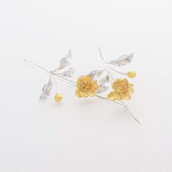 梨の花の揺れるピアス　K18 coatingの画像