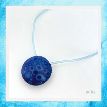 レンズ豆型の軽いペンダント　- 海（ブルーコード）-の画像