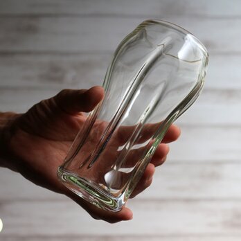 蛍光灯ガラスのビアグラスの画像